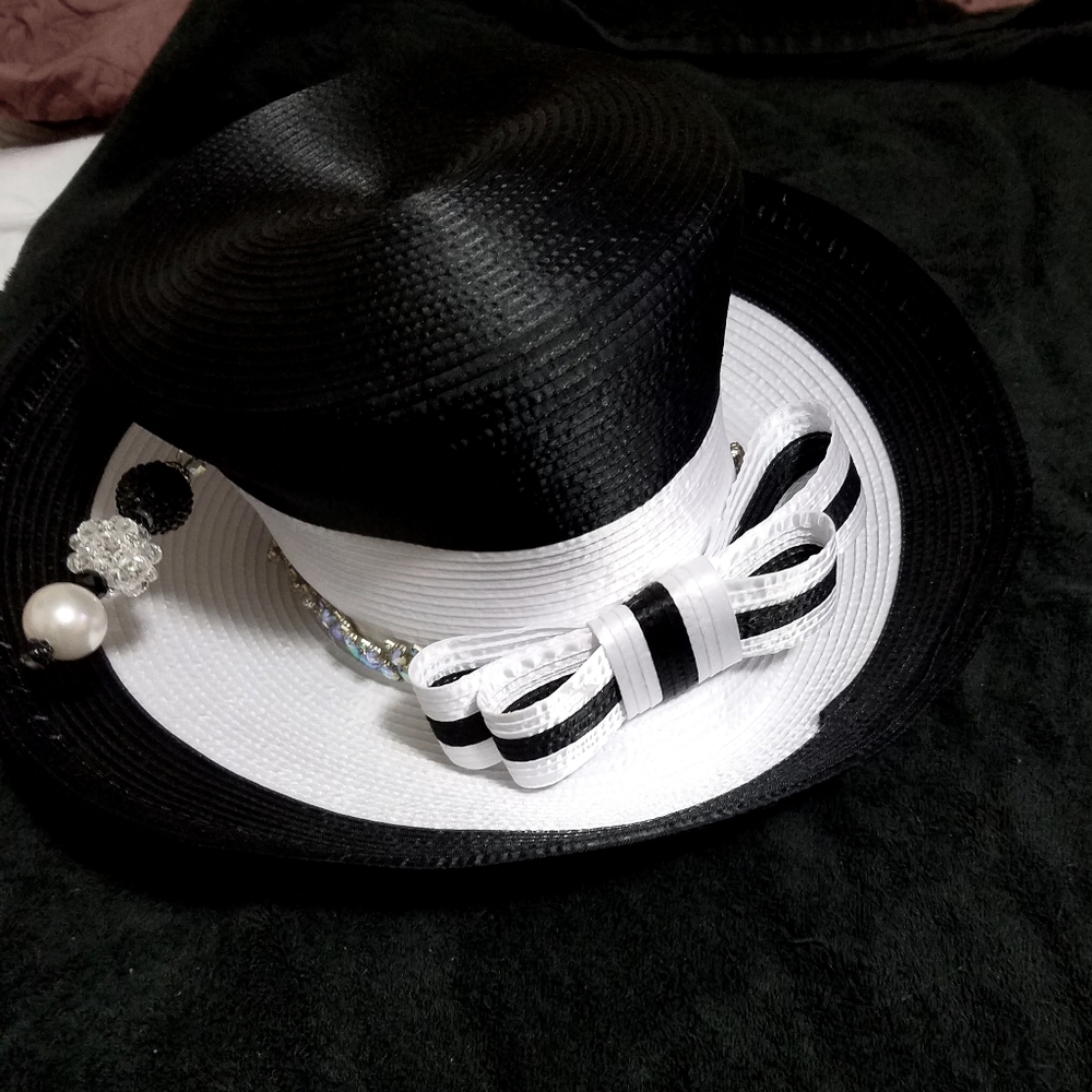 Church / Derby style hat NWOT